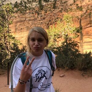 Meet your Posher, Kayla